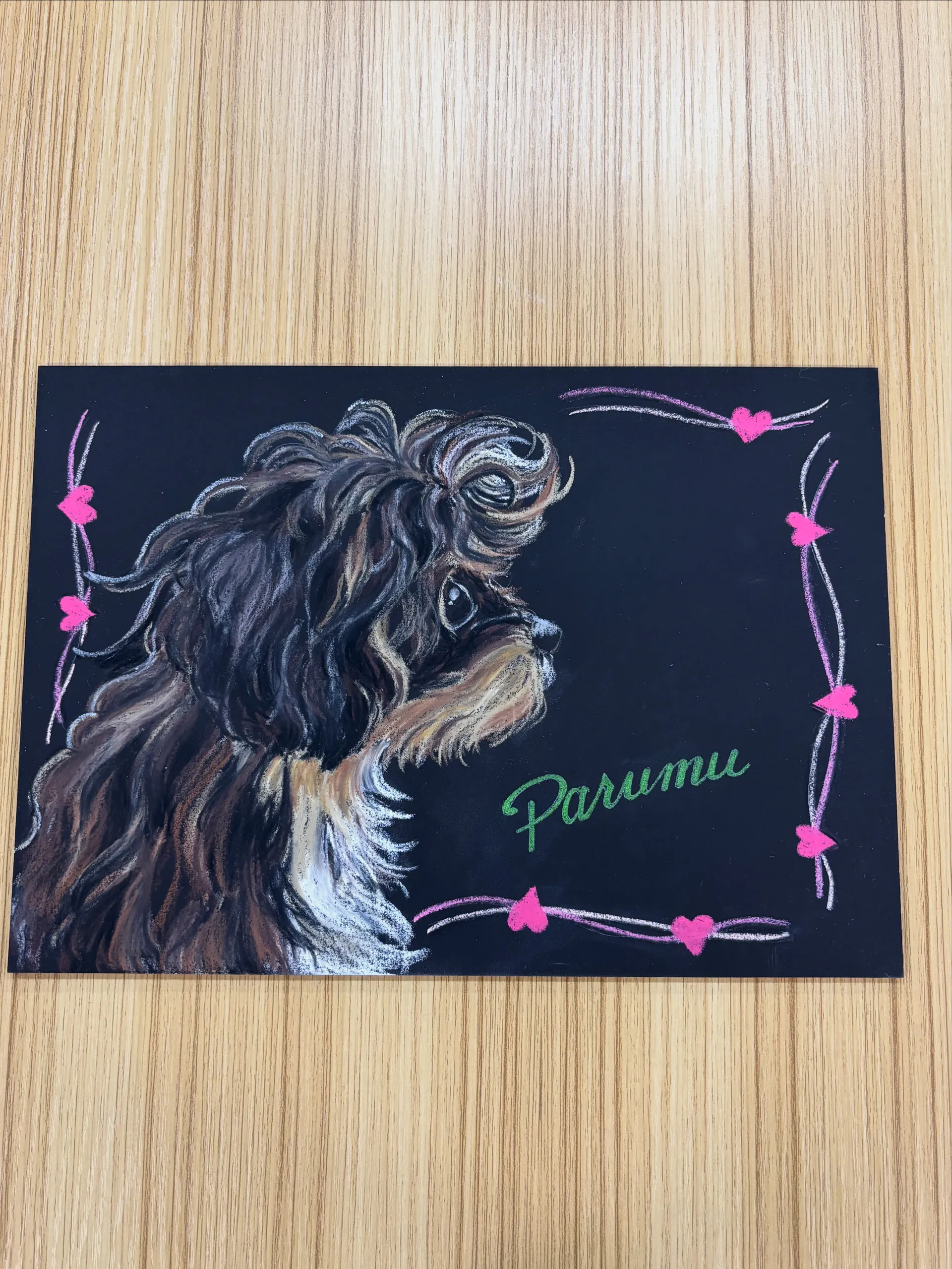 完成した犬のチョークアート・トイプードルパルムちゃんの似顔絵